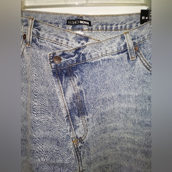 Fashion nova crossover straight leg jeans light bluewash - Picture 6 of 6
